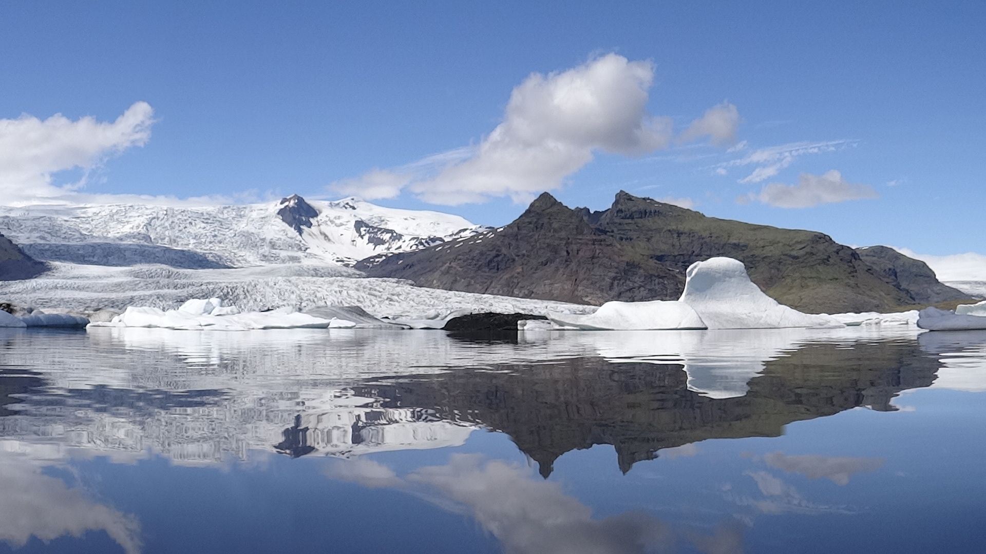 fjallsarlon-glacier-lagoon