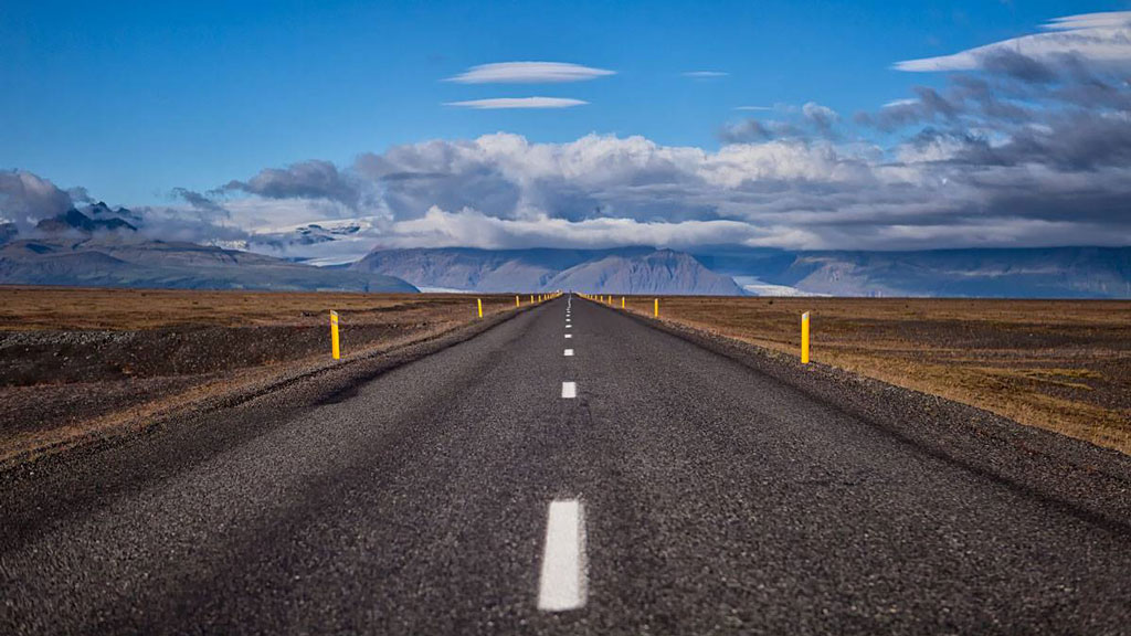 ROAD IN ICELAND SUMMER